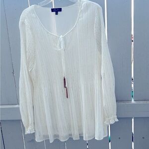 98.Melissa Paige Women’s Blouse - White with Gold Details
Size 1X